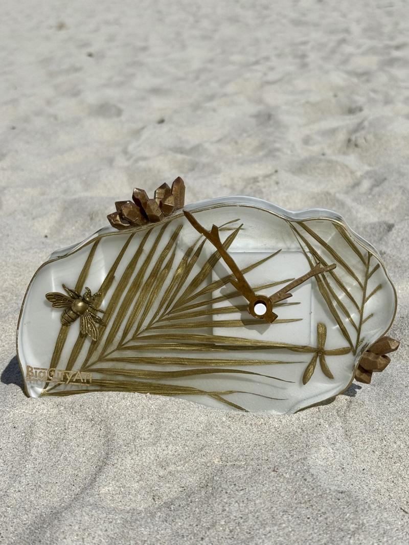 033 Epoxy Tropical Table Clock – Palm Leaf Island Design