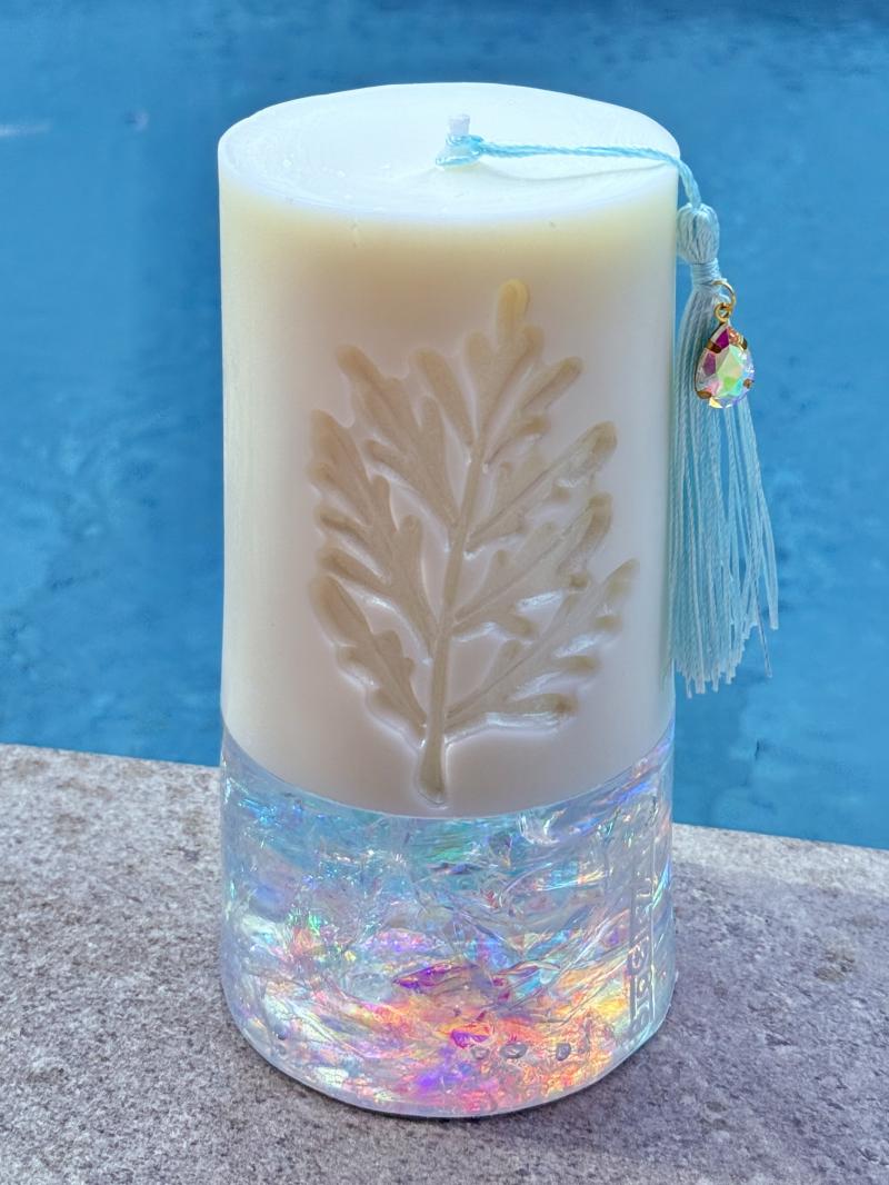 035 Iridescent Soy Candle with Leaf Relief in Epoxy Base