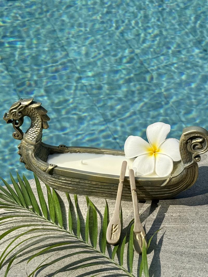 046 Dragon Boat Soy Candle – Exotic Brass Container with Tropical Charm