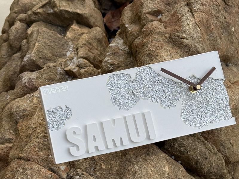 050 Samui Desk Clock – Minimalist Plaster Decor with Metallic Texture