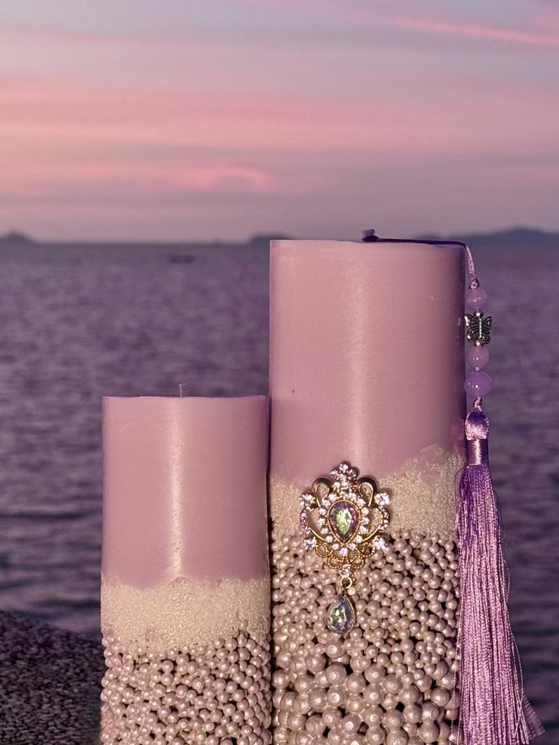 075 Two soy candles and a plaster tray