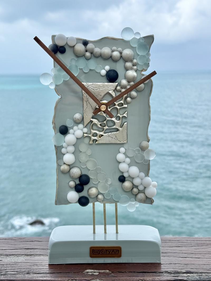 108 Epoxy table clock