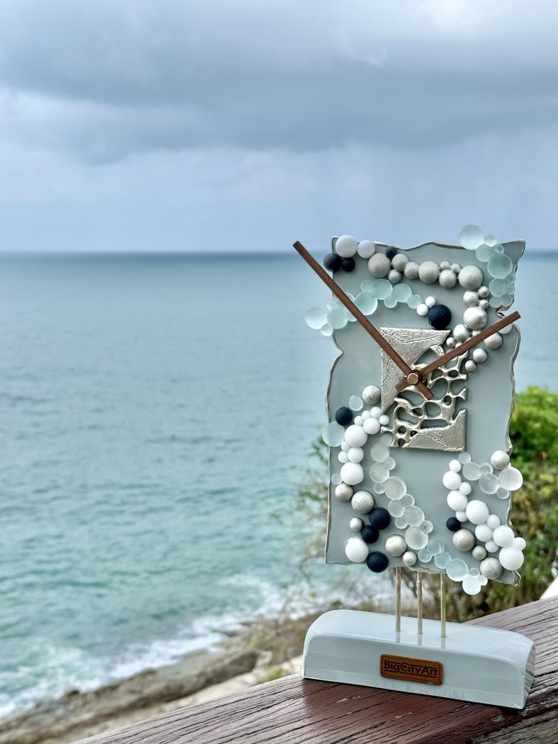 108 Epoxy table clock