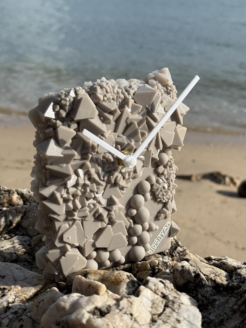 110 Epoxy table clock