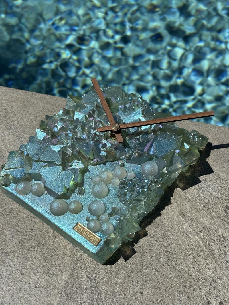 111 Epoxy table clock