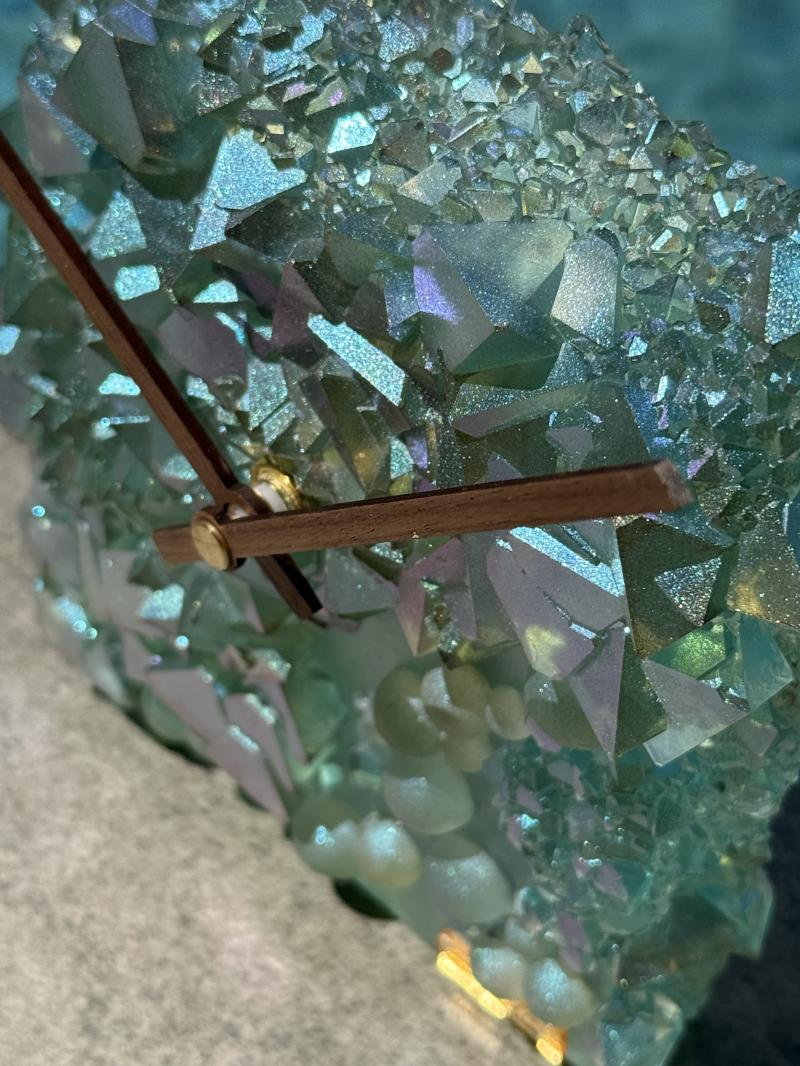 111 Epoxy table clock