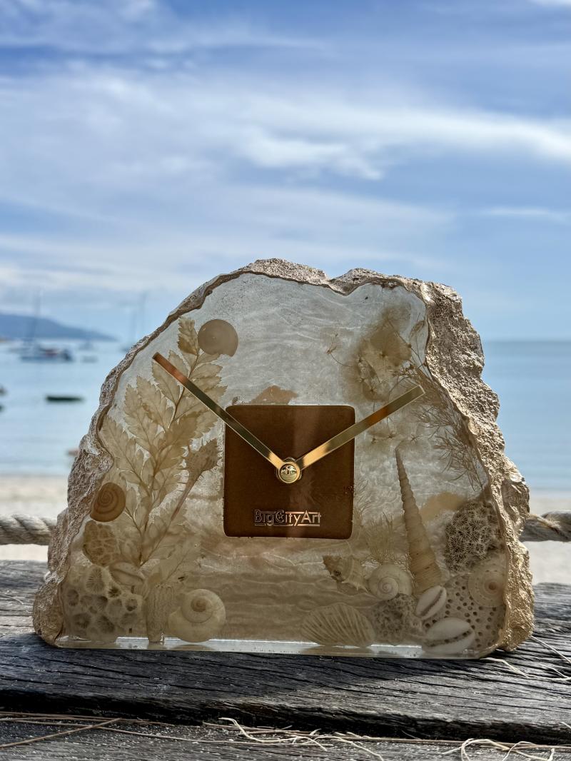 129 Table clock