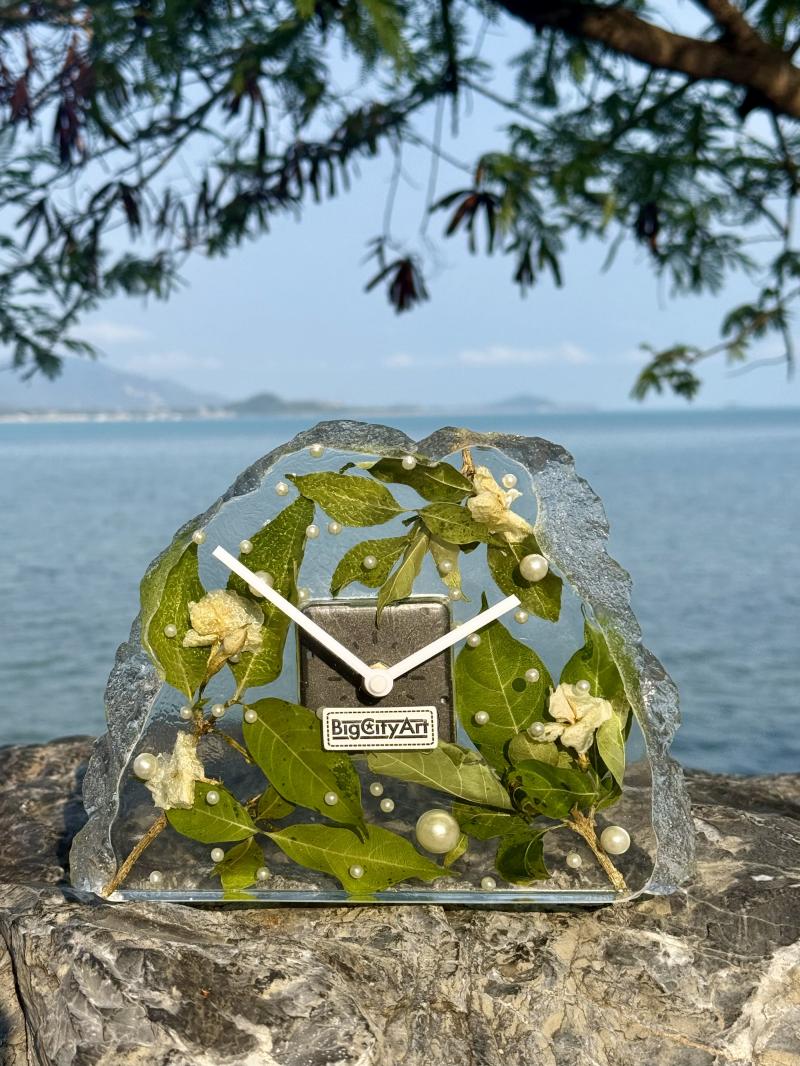 130  Table clock