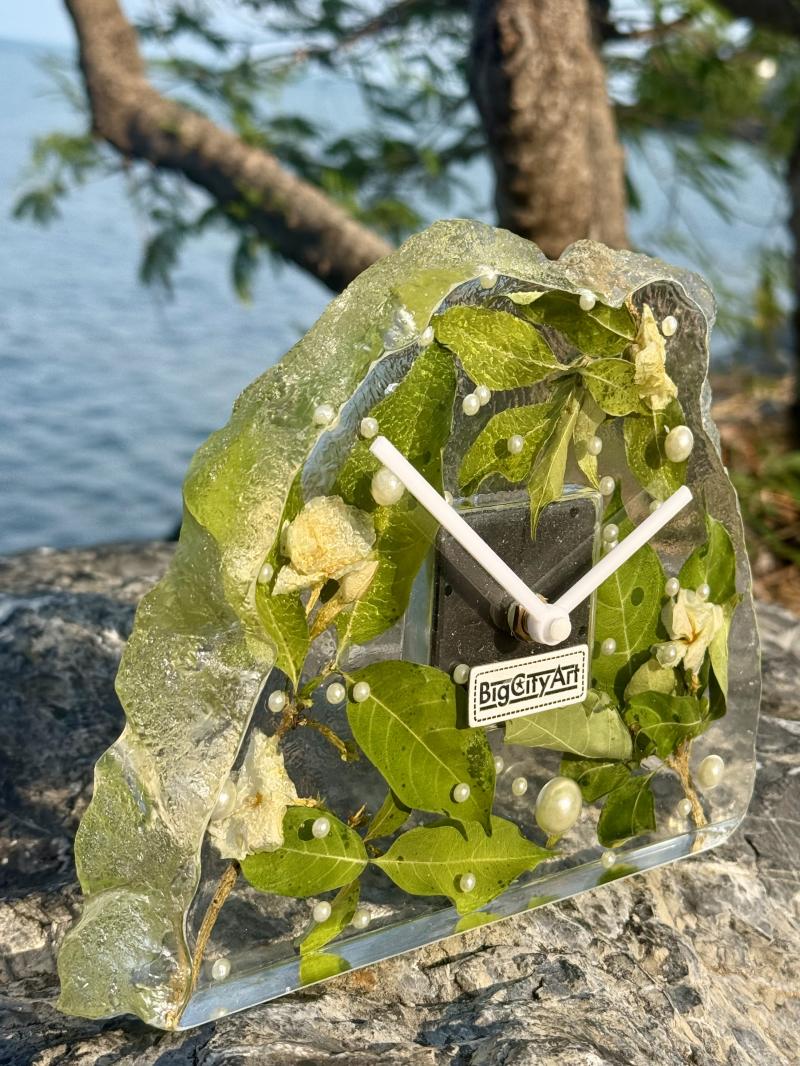 130  Table clock