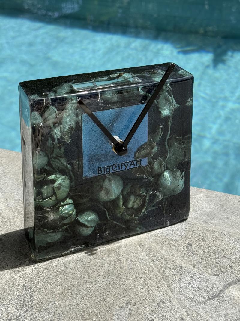 131 Table clock