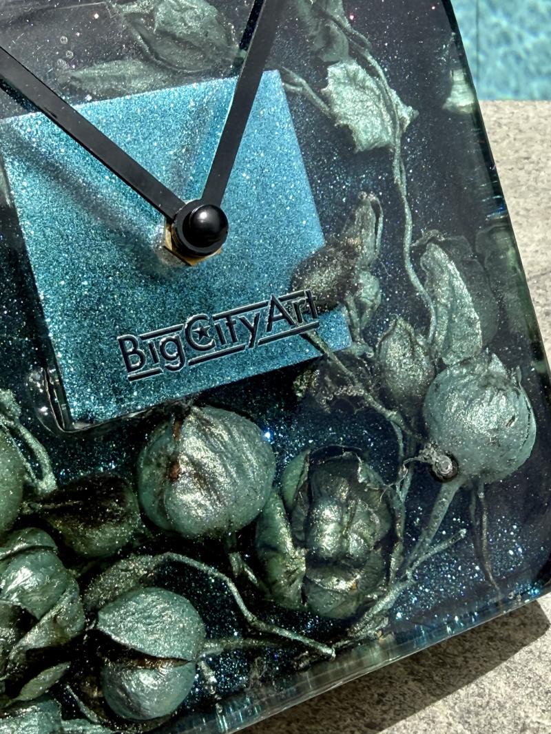 131 Table clock