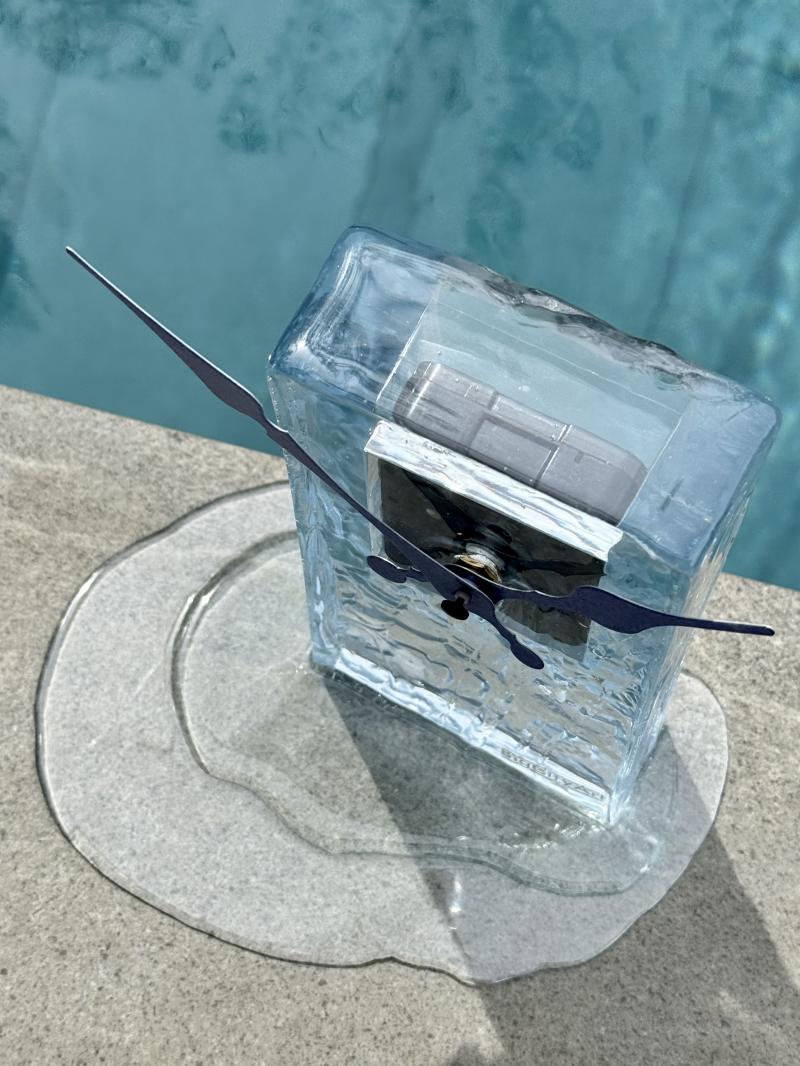 141 Table clock