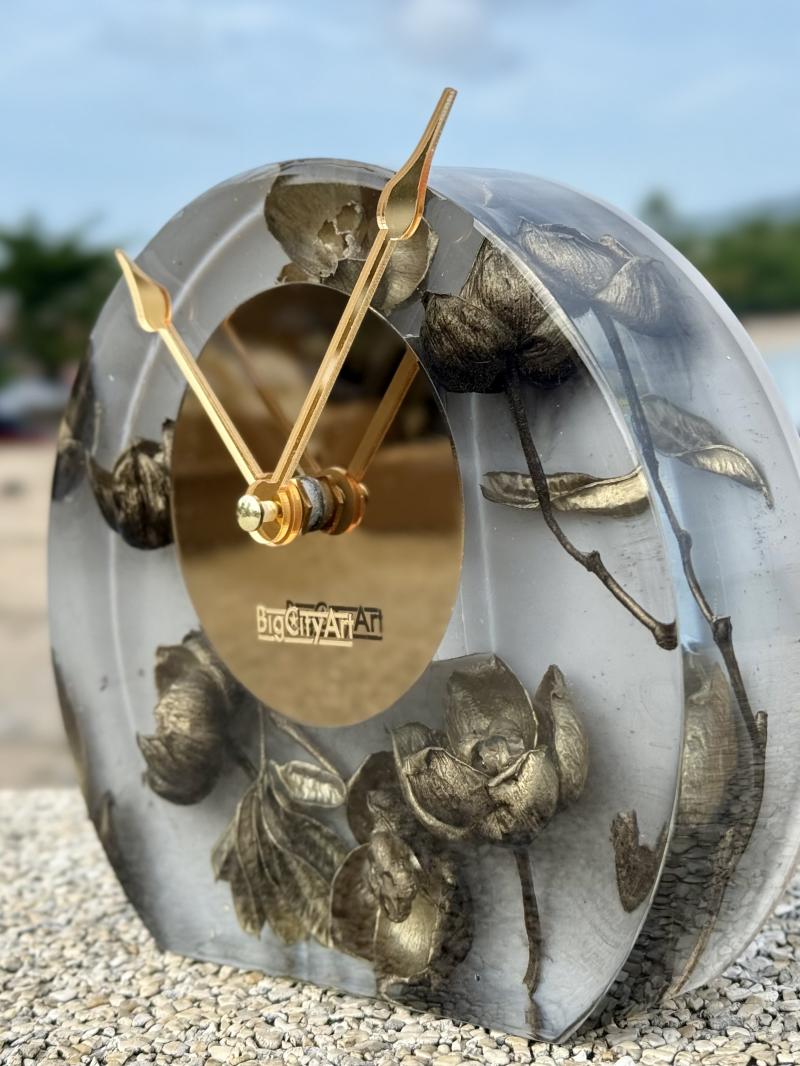 145 Table clock