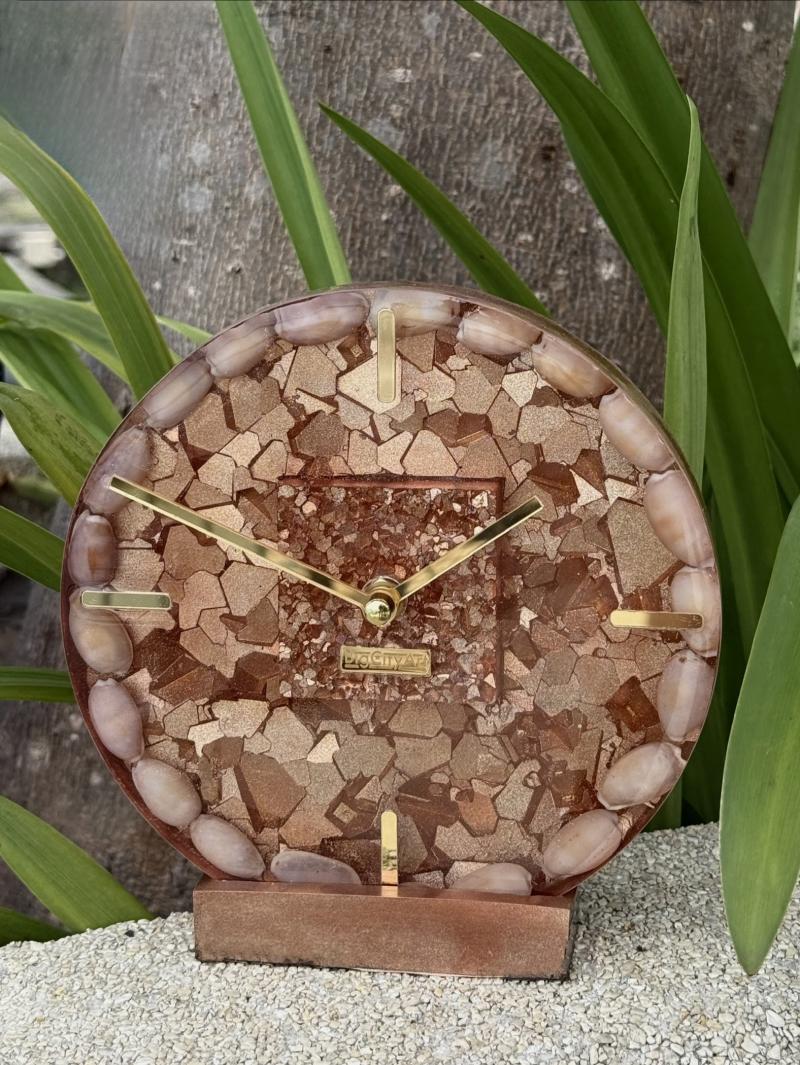 157 Table clock