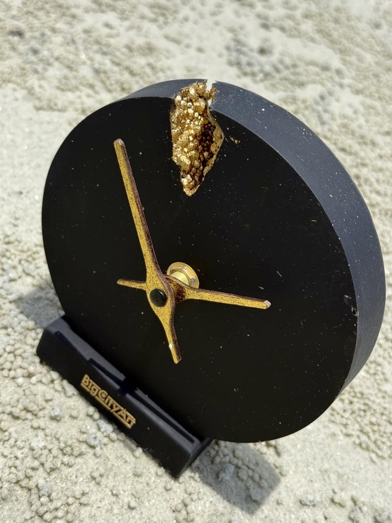 167 Small table clock